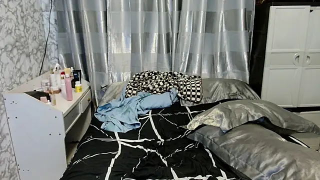  Lachica  online show from 6, 4, 2026