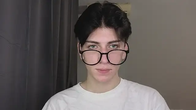 Oliver star boy  online show from 15, 11, 2025