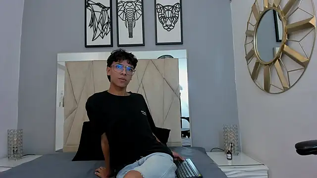 Snapshot of adams_bobby chatting on 23, 11, 2025 adams bobby online show from 23, 11, 2025