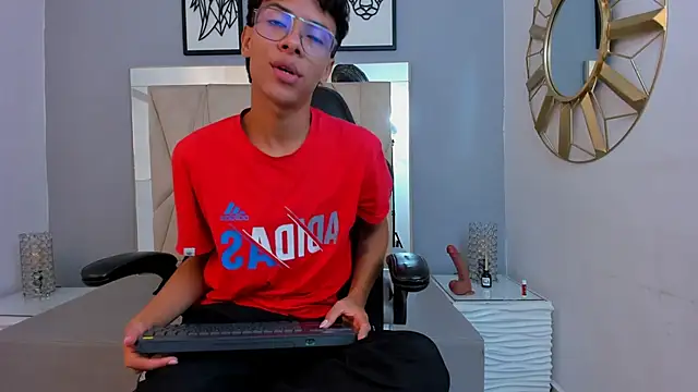 Snapshot of adams_bobby chatting on 5, 12, 2025 adams bobby online show from 5, 12, 2025