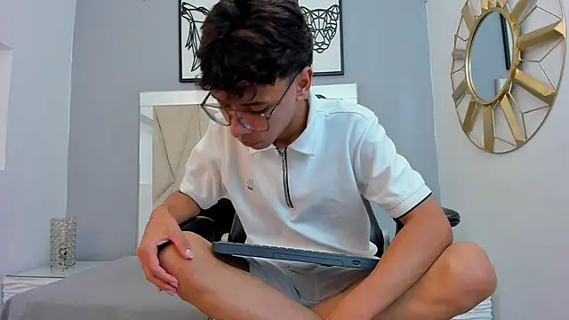 Snapshot of adams_bobby chatting on 20, 12, 2025 adams bobby online show from 20, 12, 2025