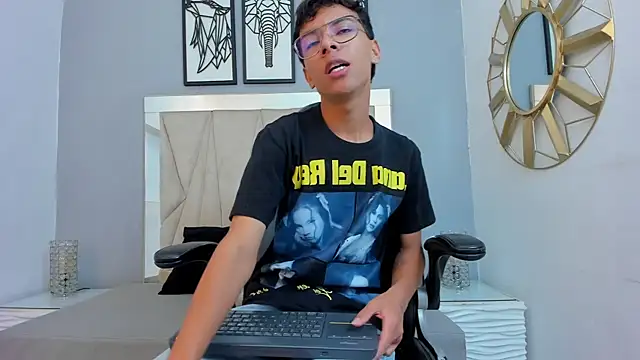 Snapshot of adams_bobby chatting on 9, 1, 2026 adams bobby online show from 9, 1, 2026