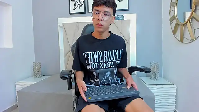 Snapshot of adams_bobby chatting on 11, 1, 2026 adams bobby online show from 11, 1, 2026