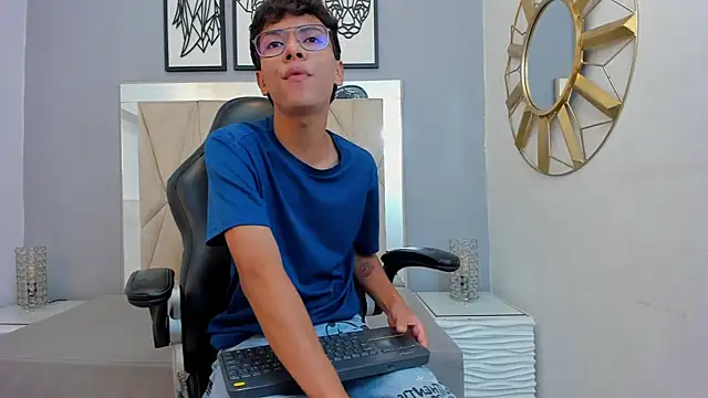 Snapshot of adams_bobby chatting on 12, 1, 2026 adams bobby online show from 12, 1, 2026