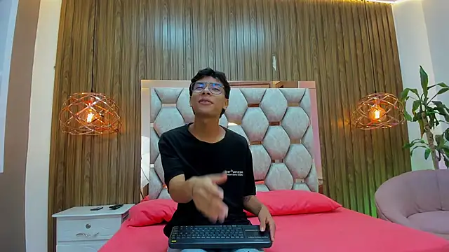 Snapshot of adams_bobby chatting on 18, 1, 2026 adams bobby online show from 18, 1, 2026