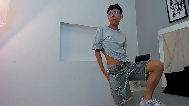 Snapshot of adams_bobby chatting on 1, 2, 2026 adams bobby online show from 1, 2, 2026