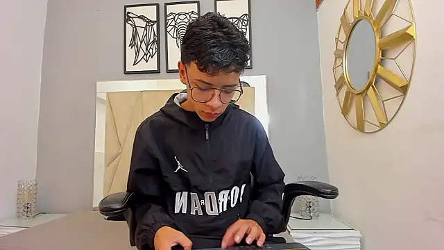 Snapshot of adams_bobby chatting on 2, 2, 2026 adams bobby online show from 2, 2, 2026