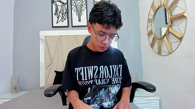 Snapshot of adams_bobby chatting on 5, 2, 2026 adams bobby online show from 5, 2, 2026