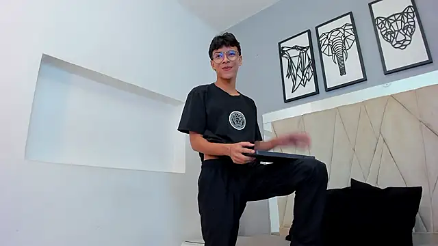 Snapshot of adams_bobby chatting on 7, 2, 2026 adams bobby online show from 7, 2, 2026