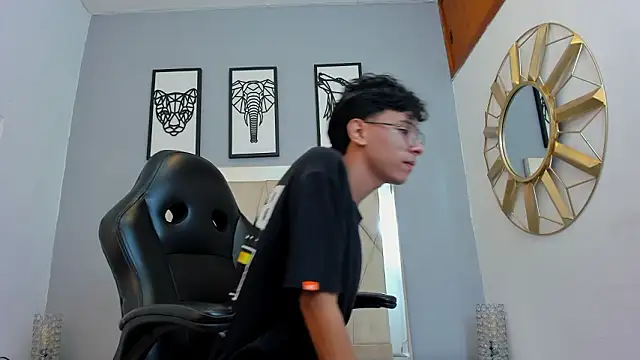 Snapshot of adams_bobby chatting on 7, 3, 2026 adams bobby online show from 7, 3, 2026