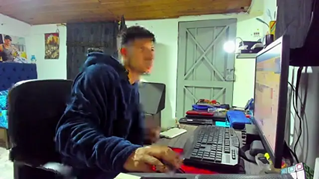 Snapshot of Malek_Ivonny chatting on 8, 11, 2025 Malek Ivonny online show from 8, 11, 2025