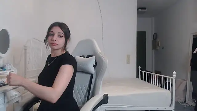 Snapshot of bellefleurrr chatting on 28, 5, 2026 bellefleurrr online show from 28, 5, 2026
