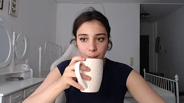 Snapshot of bellefleurrr chatting on 24, 6, 2026 bellefleurrr online show from 24, 6, 2026