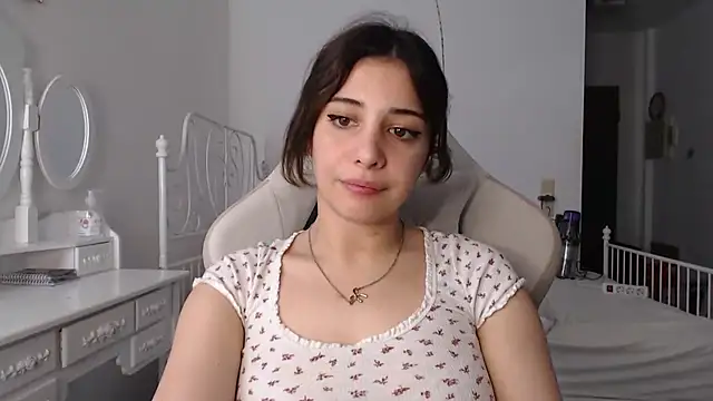 Snapshot of bellefleurrr chatting on 25, 6, 2026 bellefleurrr online show from 25, 6, 2026