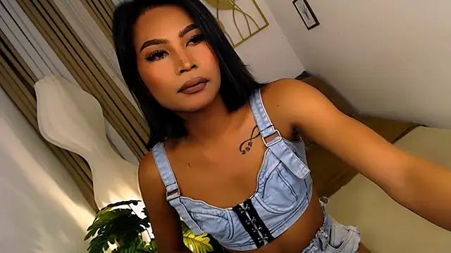 Snapshot of YourPrettyBella_TS chatting on 2, 7, 2026 YourPrettyBella TS online show from 2, 7, 2026