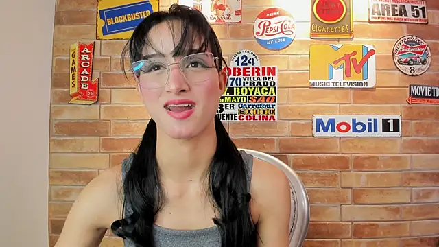 foxy sharlotte online show from 4, 5, 2026