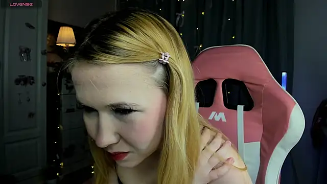 Snapshot of VivieSunn chatting on 1, 2, 2026 VivieSunn online show from 1, 2, 2026