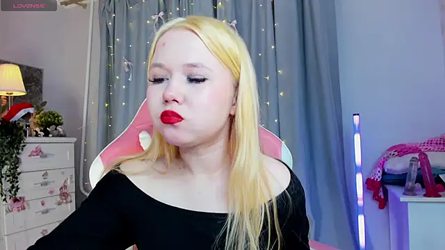 Snapshot of VivieSunn chatting on 11, 2, 2026 VivieSunn online show from 11, 2, 2026