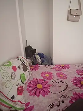 Snapshot of YeseniaRodriguez3 chatting on 17, 12, 2025 YeseniaRodriguez3 online show from 17, 12, 2025