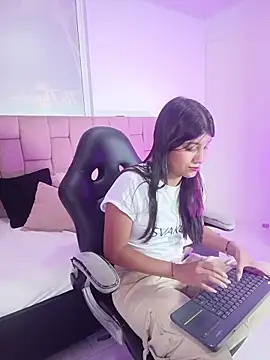 YeseniaRodriguez3 online show from 12, 5, 2026