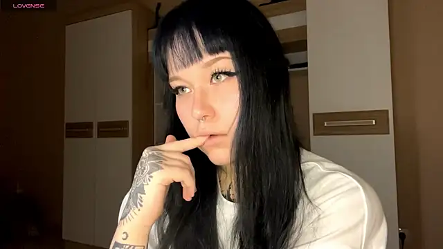 LaurenOveson online show from 27, 10, 2025