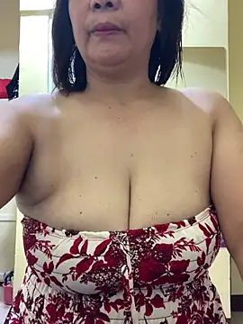 Snapshot of sweetyjhones chatting on 1, 7, 2026 sweetyjhones online show from 1, 7, 2026
