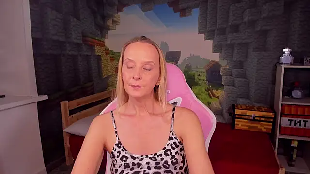 ScarlettPalmer online show from 9, 1, 2026