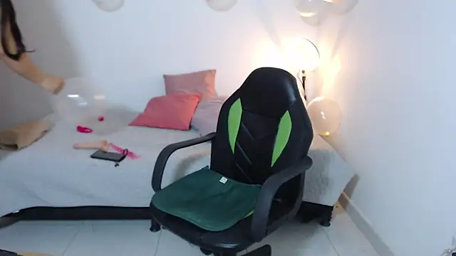 Snapshot of angiedavies10 chatting on 29, 10, 2025 angiedavies10 online show from 29, 10, 2025