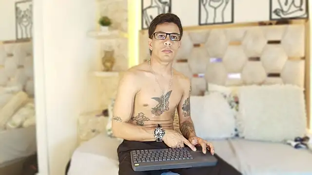 Andrew Haalls online show from 26, 11, 2025