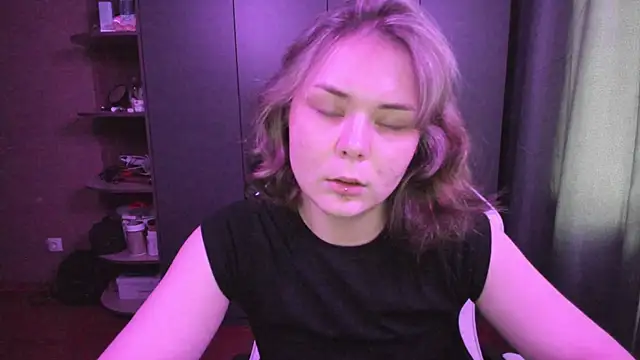 sophia lix online show from 24, 11, 2025