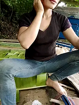 Snapshot of doggy-00 chatting on 9, 7, 2026 doggy-00 online show from 9, 7, 2026