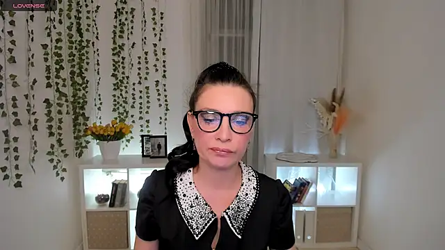 Evanessa Johns online show from 30, 4, 2026