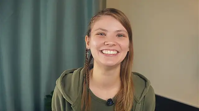 YoshieGradney online show from 28, 10, 2025