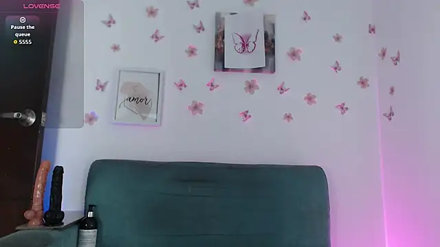 evelinmartinez online show from 24, 7, 2026