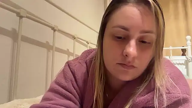 Snapshot of EngelHelene chatting on 8, 5, 2026 EngelHelene online show from 8, 5, 2026