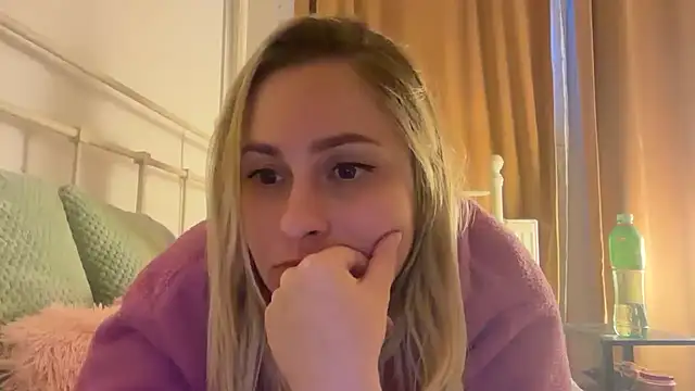 Snapshot of EngelHelene chatting on 9, 5, 2026 EngelHelene online show from 9, 5, 2026