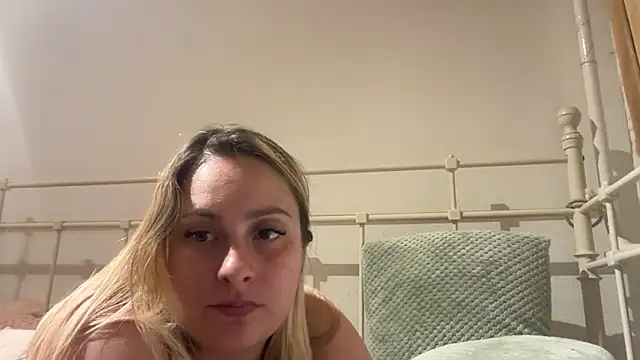 Snapshot of EngelHelene chatting on 10, 6, 2026 EngelHelene online show from 10, 6, 2026