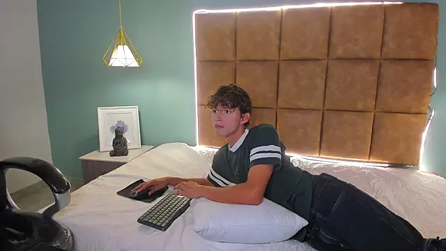 NicolasFerrer18 online show from 9, 11, 2025