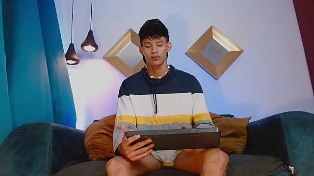 KamiSuarez online show from 1, 11, 2025