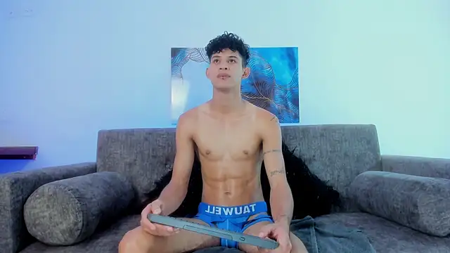 KamiSuarez online show from 25, 11, 2025