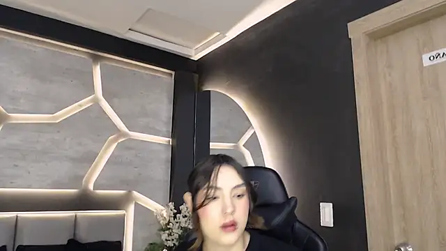 DakotaRussell  online show from 2, 12, 2025