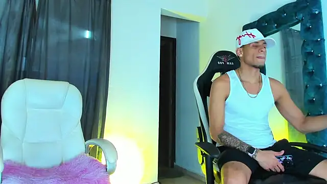 Snapshot of Yourtemptation555 chatting on 31, 10, 2025 Yourtemptation555 online show from 31, 10, 2025