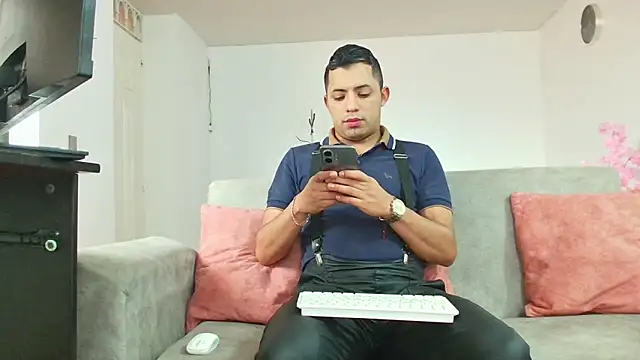 Mike Fetiche online show from 3, 2, 2026