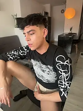 aronnhidden online show from 22, 6, 2026