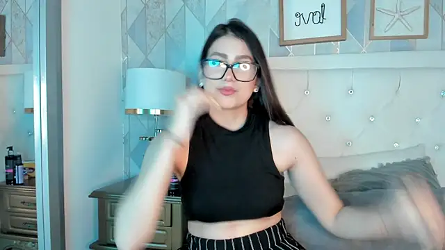 Snapshot of scarlett_thompson_7 chatting on 4, 11, 2025 scarlett thompson 7 online show from 4, 11, 2025