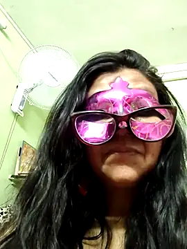 Snapshot of LOVE__RANI chatting on 13, 7, 2026 LOVE RANI online show from 13, 7, 2026