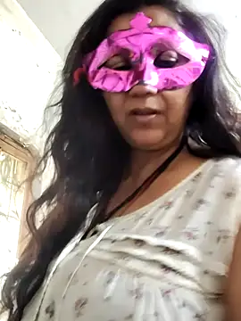 Snapshot of LOVE__RANI chatting on 30, 7, 2026 LOVE RANI online show from 30, 7, 2026