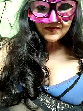 Snapshot of LOVE__RANI chatting on 2, 8, 2026 LOVE RANI online show from 2, 8, 2026