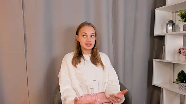 SlyviaCrapo online show from 29, 10, 2025