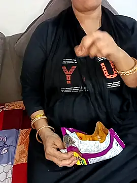 Sizzling Shreya online show from 29, 10, 2025